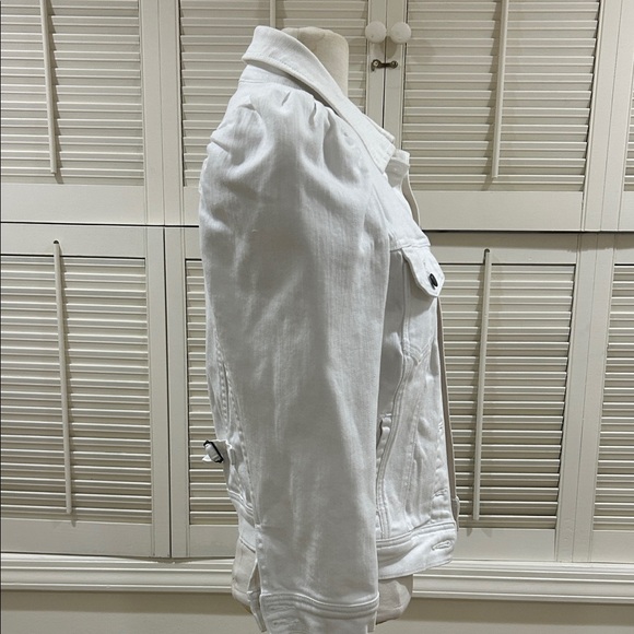 New Retrofete Women's White Denim Jacket with Puff Shoulders - Picture 8 of 11